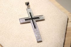 Prívesok kríž- číre a čierne zirkóny- rhódiované striebro