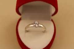 Prsteň- číry kameň- biele zlato- 14 karátov