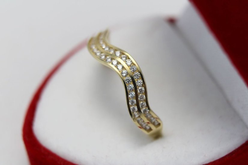 Prsteň žlté zlato číre zirkóny, veľkosť 57, 1,52g 14k 585/1000 - Farba zlata: Žltá, Druh kameňa: ZIRKÓN, Farba kameňa: Číry, Veľkosť prsteňa: 57, Váha (g): 1,52, Rýdzosť: 14 karátov 585/1000