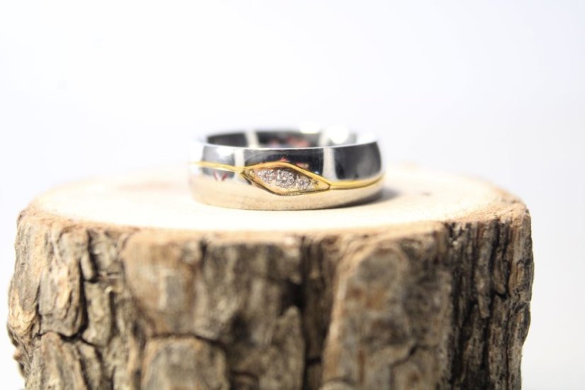 Prsteň- číre zirkóny- kombinovaná chirurgická oceľ