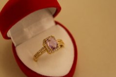 Prsteň-fialový zirkón-číre zirkóny-žlté zlato-14 karátov