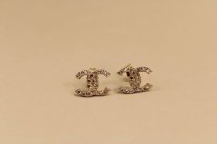 Náušnice Chanel CC - číre zirkóny - puzetky - žlté zlato - 14K