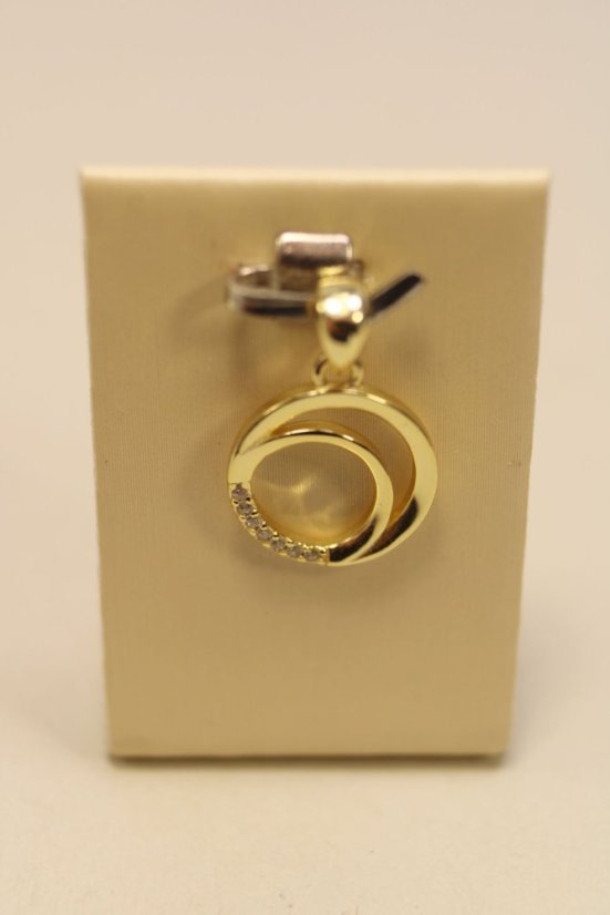 Pozlátený strieborný prívesok vyrezávané kruhy s kamienkami zirkóna, 1,03g, 925/1000 - Materiál: Pozlátené striebro, Druh kameňa: ZIRKÓN, Farba kameňa: Číry, Váha (g): 1,03, Rýdzosť: STRIEBRO 925/1000