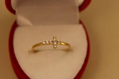 Prsteň s krížikom - číre zirkóny - žlté zlato - 14 karátov