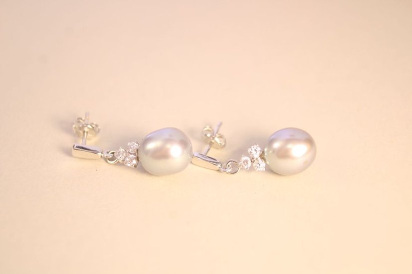 Náušnice- číre zirkóny- sivá perla- puzetky- biele zlato