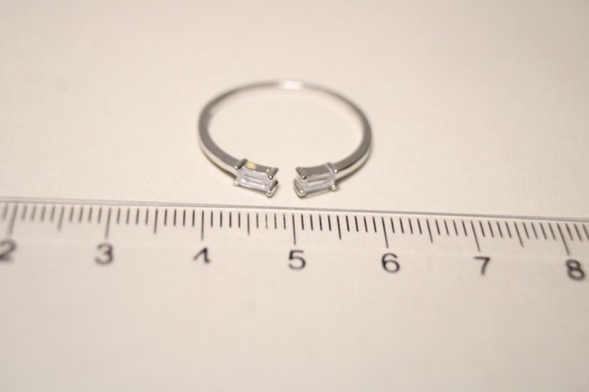 Strieborný otvorený prsteň s čírymi kamienkami zirkóna, rhódium, veľkosť 58, 1,10g, 925/1000
