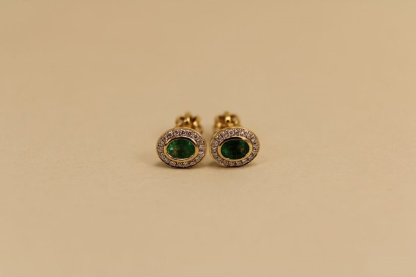 Smaragdové - diamantové náušnice - žlté zlato - diamanty 0,09 ct - šrúbky - 14K