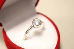 Prsteň-číry zirkón-rhodium-striebro