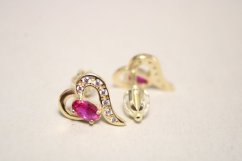 Naušnice- srdiečka- ružový kameň- číre zirkóny- šrúbky- žlté zlato- 14 karátov
