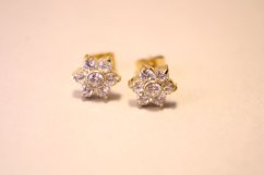 Náušnice- kvet- číre zirkóny- puzetky- pozlátená oceľ