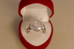 Strieborný prsteň s ovalným čírym swarovski crystals, rhodiované striebro, veľkosť 56, 5,39g, 925/1000