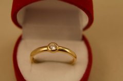 Prsteň- číry kameň- žlté zlato- 14 karátov