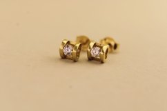Náušnice- srdiečka-diamanty- žlté zlato- napichovačky- 14 karátov