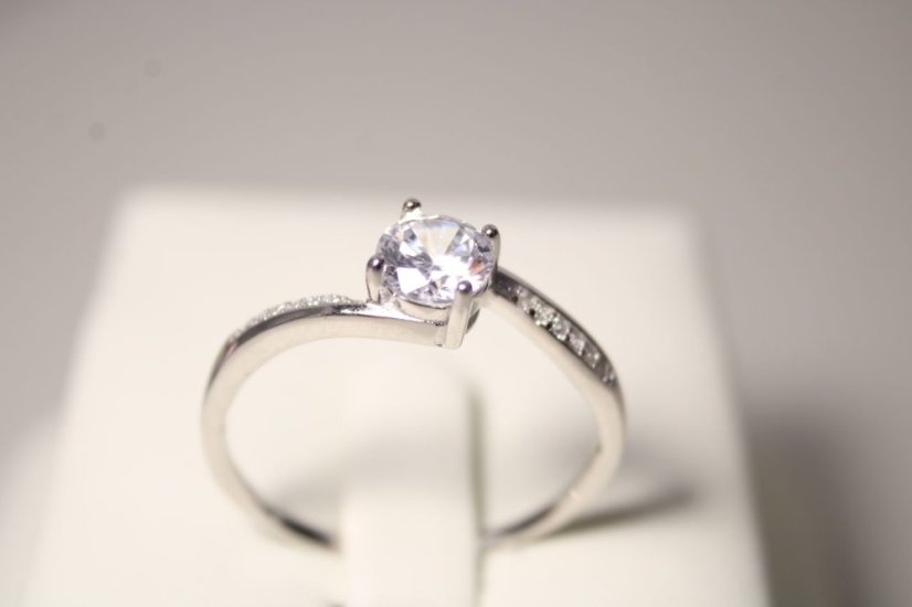 Prsteň-brúsený číry zirkón-rhodium-striebro
