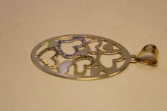 Prívesok- ovalný tvar so srdiečkami-kombinované zlato-14 karátov