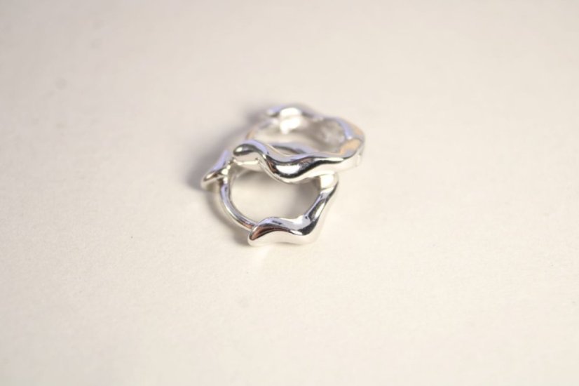Lesklé strieborné náušnice kruhy, rhodium, kĺbové zapínanie, 1,75 g, 925/1000