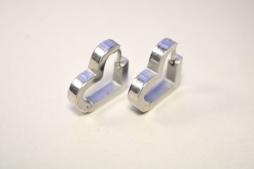 Náušnice- srdcia- zacvakávacie- chirurgická oceľ