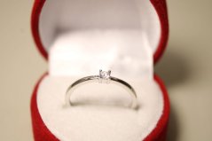 Strieborný zásnubný prsteň s čírym zirkónom, rhodium, veľkosť 50, 1,20 g, 925/1000