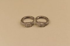 Náušnice- kruhy- číre kamene- zacvakávacie- rhódiované striebro- 925/1000