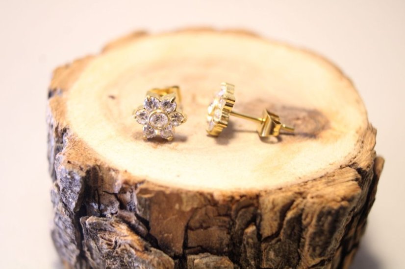 Náušnice- kvet- číre zirkóny- puzetky- pozlátená oceľ