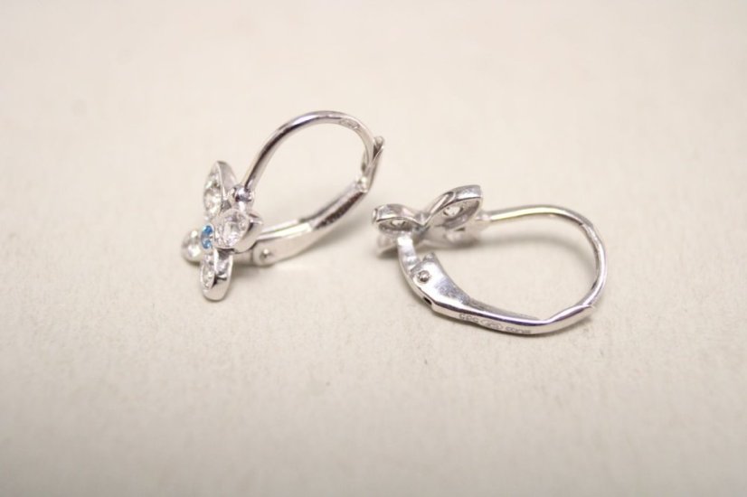 Zlaté náušnice roztomilé motýliky z bieleho zlata,číre a modré zirkóny,klasické zapínanie, 1,37g, 14K, 585/1000