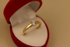 Prsteň- číry kamienok- žlté zlato- 14 karátov