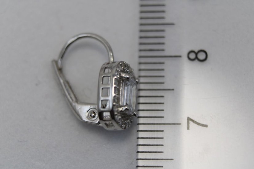 Náušnice visiace biele zlato číre zirkóny 2,23g 14k 585/1000 - Farba zlata: Biela, Druh kameňa: ZIRKÓN, Farba kameňa: Číry, Váha (g): 2,23, Rýdzosť: 14 karátov 585/1000