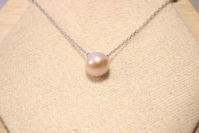 Retiazka- celebritka- ružová riečna perla- rhódiované striebro