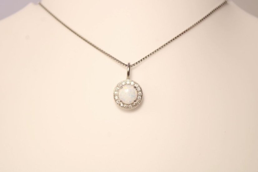 Náhrdelník- syntetický opál- zirkóny- rhódiované striebro