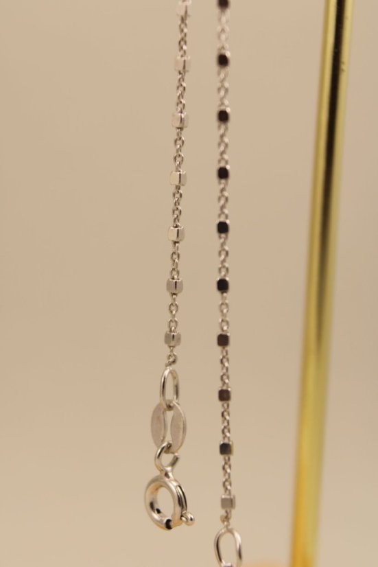 Strieborný náramok jemný vzor kociek na pílkovej retiazke, rhodium, 17-20,5cm, 1,22g 925/1000 - Materiál: Striebro, Dĺžka náramku (cm): 17 + 3,5, Váha (g): 1,22, Rýdzosť: STRIEBRO 925/1000