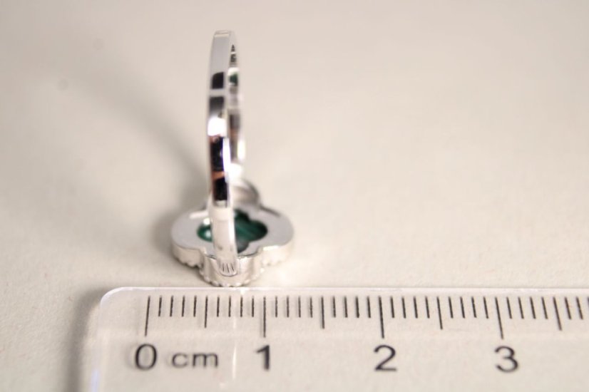 Strieborný prsteň ďatelinka so zeleným malachitom, rhodium, veľkosť 58, 2,18 g, 925/1000