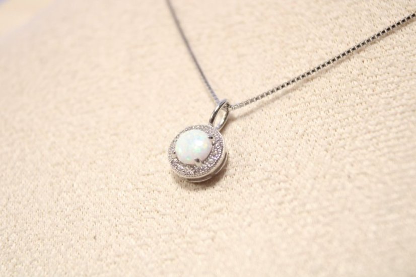 Náhrdelník- syntetický opál- zirkóny- rhódiované striebro