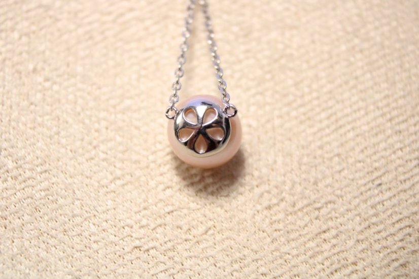 Retiazka- celebritka- ružová riečna perla- rhódiované striebro