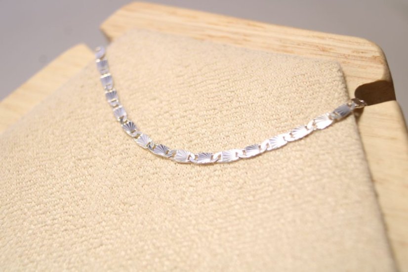 Náramok-gravírované platničky-striebro-rhodium