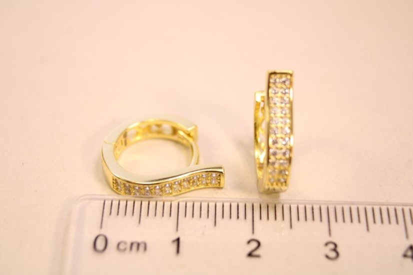 Pozlátené strieborné kruhové náušnice s vyvýšeným vzorom, číre zirkóny, zacvakávacie, 3,13g, 925/1000