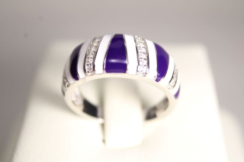 Prsteň-biely-fialovým smalt- číre zirkóny-rhodium-striebro