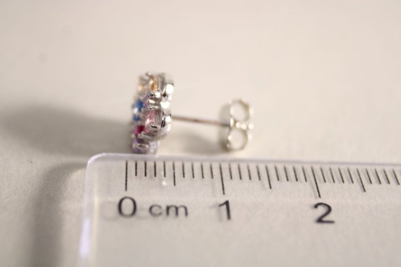 Strieborné náušnice v tvare kvetinky, číre a farebné zirkóny, rhódium, puzetové zapínanie, 1,73g, 925/1000