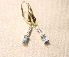 Dámske visiace náušnice so svetlo modrým zirkónom, žlté zlato, klasický patent, 3,18 g, 14K 585/1000
