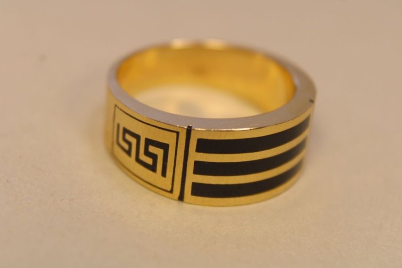 Zlatý obručový prsteň žlté zlato, čierny karbón, veľkosť 62, 7,08 g, 14 karátov, 585/1000