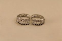 Náušnice - kruhy- číre zirkóny - zacvakávacie - rhódiované striebro