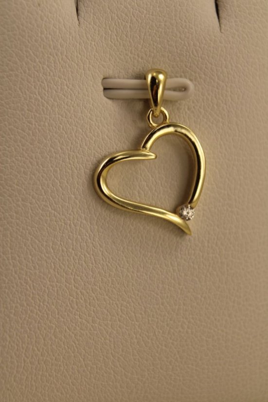 Prívesok-vyrezávané srdce-číry zirkón-pozlátené striebro