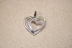Strieborný prívesok srdce s čírymi zirkónmi, rhodium, 1,81 g, 925/1000