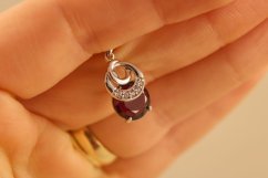 Prívesok- český granát- zirkóny- rhódiované striebro