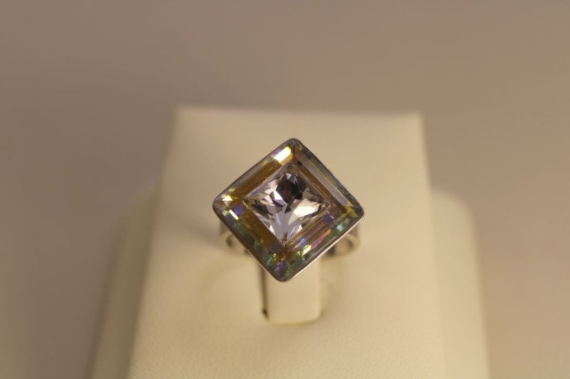 Prsteň- štvorcový vzor- číry swarovski crystal- rhodiované striebro