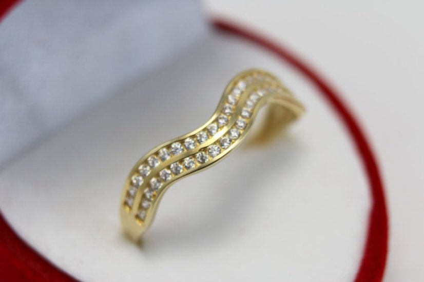 Prsteň žlté zlato číre zirkóny, veľkosť 57, 1,52g 14k 585/1000 - Farba zlata: Žltá, Druh kameňa: ZIRKÓN, Farba kameňa: Číry, Veľkosť prsteňa: 57, Váha (g): 1,52, Rýdzosť: 14 karátov 585/1000