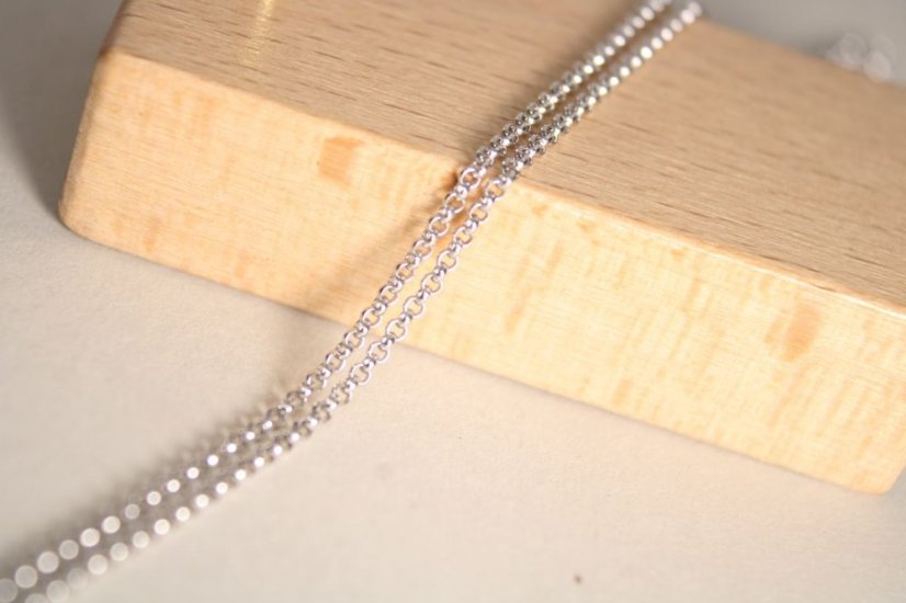 Strieborná celebritka prepojené kruhy s kamienkami, rhodium, 42-45 cm, 3,65 g, 925/1000