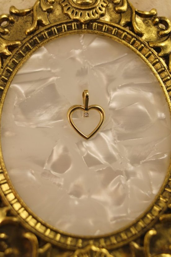 Prívesok- tvar srdca- diamant- žlté zlato- 14 karátov