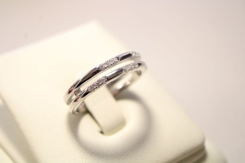 Prsteň- číre zirkóny- rhódiované striebro