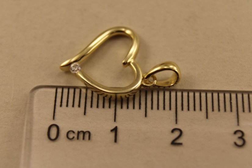 Prívesok-vyrezávané srdce-číry zirkón-pozlátené striebro