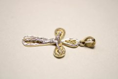 Prívesok- kríž- ukrižovaný Ježiš- viacfarebné zlato- 14 karátov